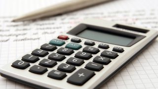 経理　計算　税金